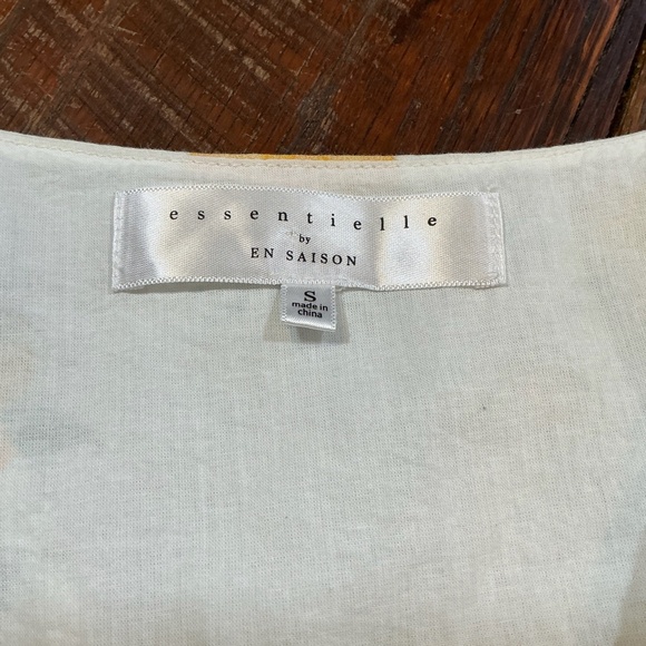 Essentielle by En Saison Yellow Floral Peplum Top Women’s Small - Picture 4 of 6